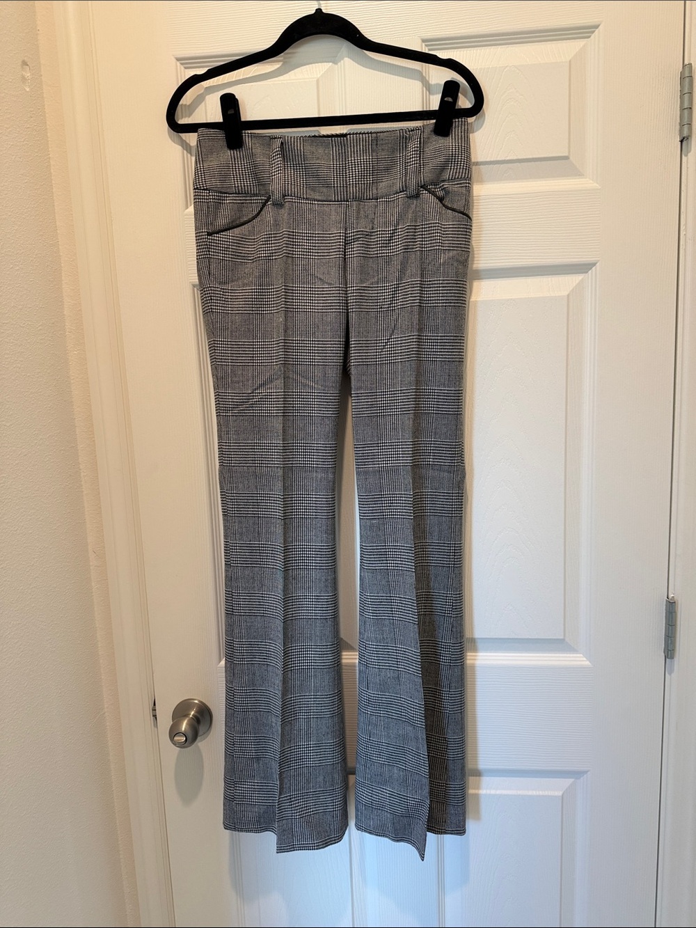 Alice + Olivia Gray Plaid Boot-Cut trouser size 2 excellent condition